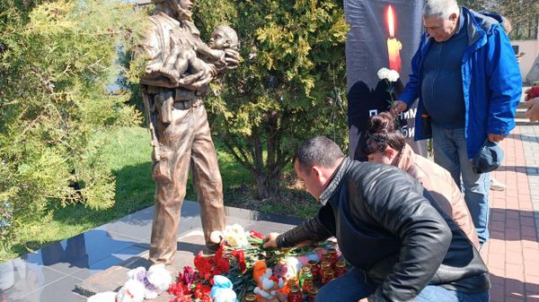 Мемориал в память о погибших в теракте в Крокус Сити Холле в Бахчисарае Мемориал в память о погибших в теракте в Крокус Сити Холле в Бахчисарае