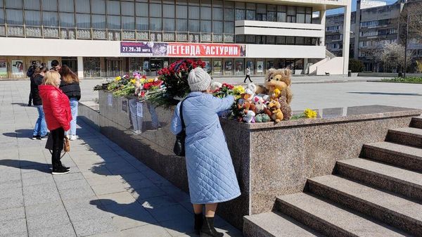 В Симферополе организован стихийный мемориал в память о жертвах теракта в Крокус Сити Холле В Симферополе организован стихийный мемориал в память о жертвах теракта в Крокус Сити Холле