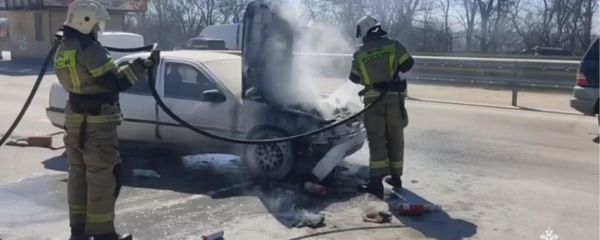 В Симферополе горел автомобиль