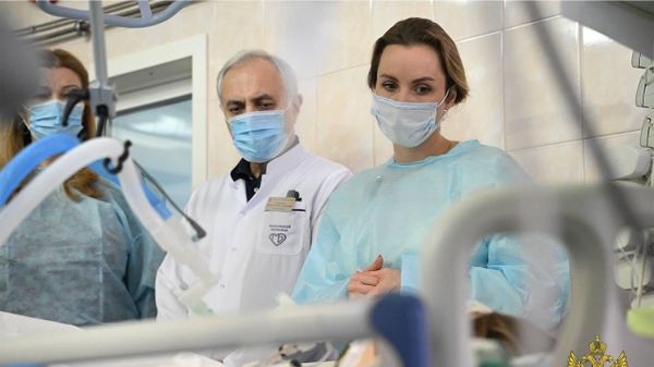 Уполномоченный по правам ребенка при президенте РФ Мария Львова-Белова навестила детей, пострадавших в результате теракта в Крокус Сити Холле