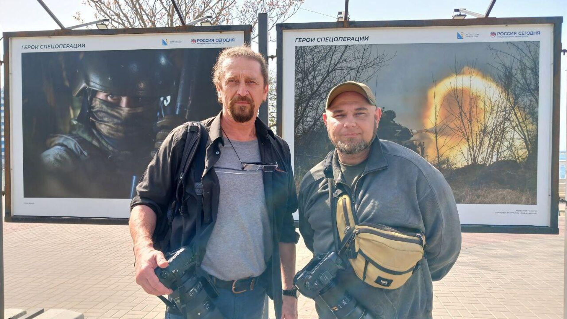 В центре Севастополя открыли фотовыставку Герои спецоперации. - РИА Новости, 1920, 15.04.2024