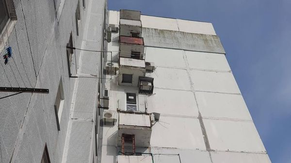 Дом в Щелкино, где обрушился балкон с людьми