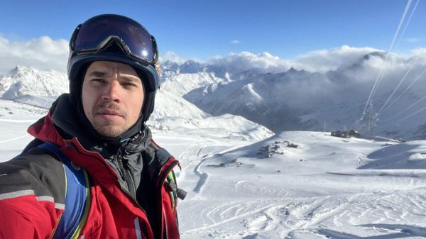 Сотрудник отряда Крым-Спас вытащил из-под колес КамАза мужчину