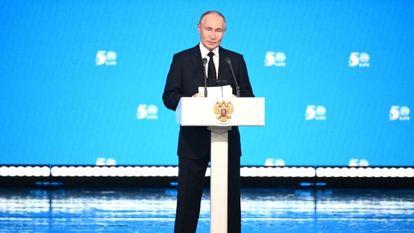 Президент Владимир Путин принял участие в торжественном мероприятии по случаю празднования 50-летия с начала строительства БАМа