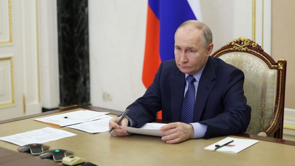 Президент Владимир Путин провел совещание по вопросам ликвидации последствий паводков