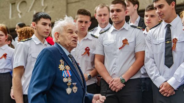 В Севастополе стартовала всероссийская акция Георгиевская ленточка 