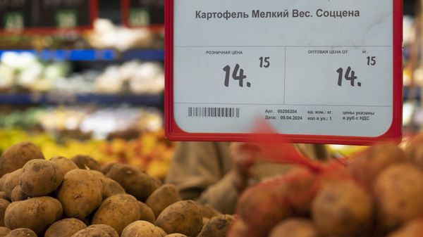 Люди в супермаркете