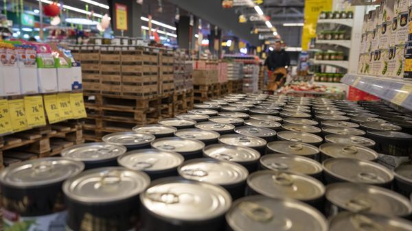 Люди в супермаркете Люди в супермаркете