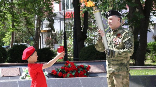  В Феодосии состоялась торжественная передача частицы Вечного огня Севастополю