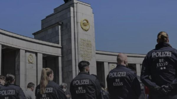 В Берлине полиция не позволила участникам Бессмертного полка пройти единым строем