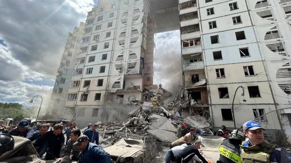 В Белгороде в результате обстрела ВСУ обрушился подъезд многоквартирного жилого дома