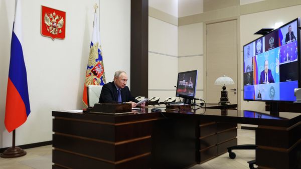 Президент РФ В. Путин проводит совещание Совбеза РФ