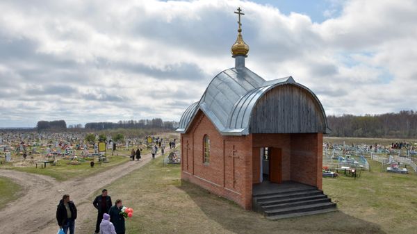 Посещение кладбищ в день Радоницы