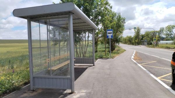 В Крыму устанавливают новые остановочные павильоны