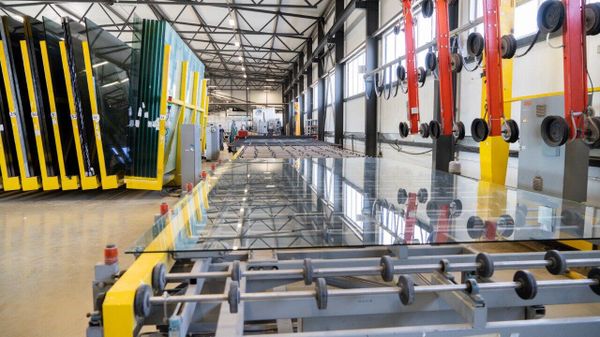 В Ленинском районе Крыма работает уникальный завод по производству стекла