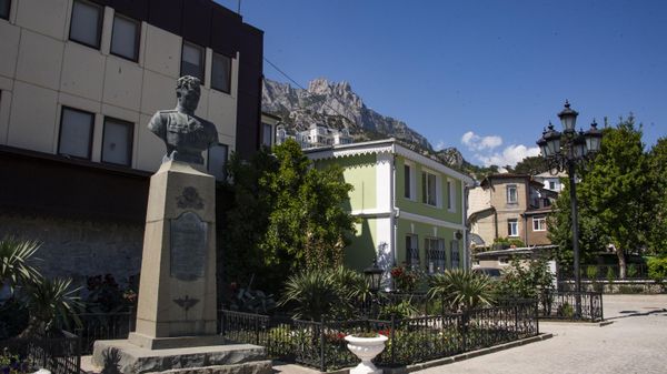 Центр Алупки после реставрации Центр Алупки после реставрации