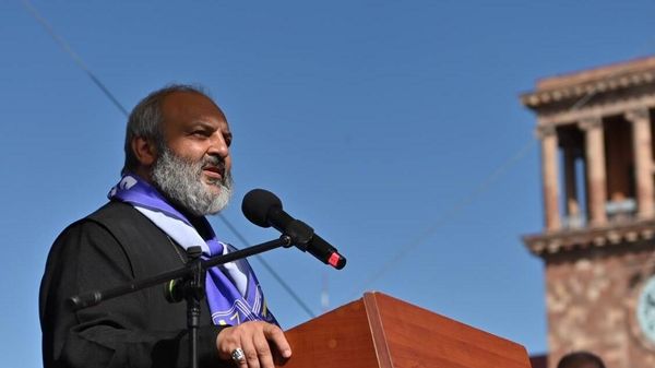 Архиепископ Баграт Галстанян