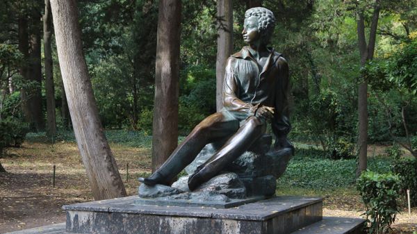 Памятник молодому Пушкину в Гурзуфе