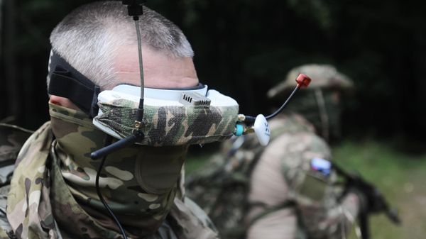 Испытания боевых беспилотников военнослужащими