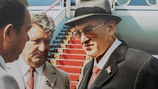Юрий Андропов в аэропорту Симферополя, 1982 год