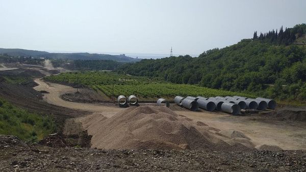 В Крыму началось активное строительство трассы в обход Алушты