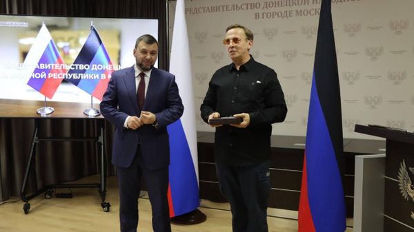 Денис Пушилин вручил орден Дружбы Ивану Охлобыстину за заслуги перед ДНР