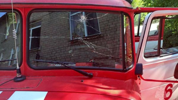 Четыре сотрудника МЧС попали под обстрел ВСУ в Донецке