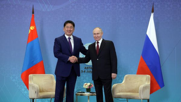 Президент РФ Владимир Путин и президент Монголии Ухнагийн Хурэлсух