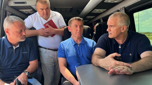 Сергей Аксенов негативно отозвался об уборке поселка Приморский и качестве дорог 