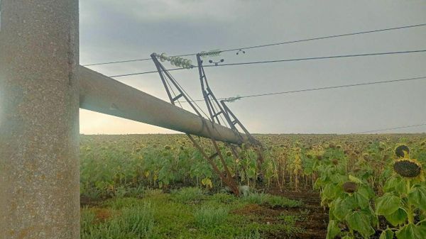 Поврежденные в Запорожской области опоры ЛЭП Поврежденные в Запорожской области опоры ЛЭП