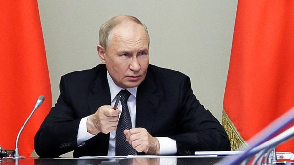 Президент Владимир Путин провел совещание по ситуации в приграничных областях РФ Президент Владимир Путин провел совещание по ситуации в приграничных областях РФ