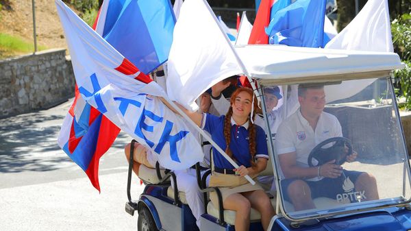 В Международном детском центре Артек прошел автопробег Под флагом единым!