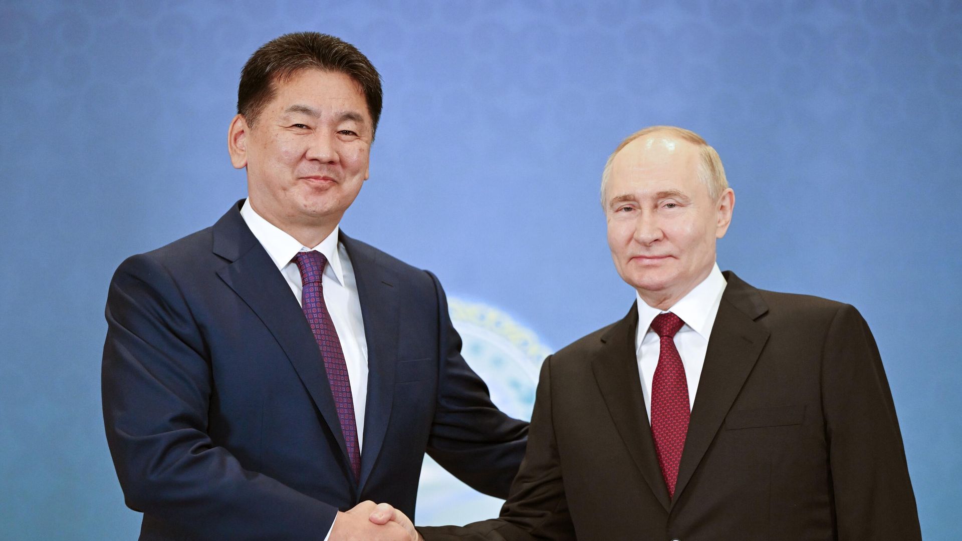 Президент РФ Владимир Путин и президент Монголии Ухнагийн Хурэлсух (слева) - РИА Новости, 1920, 03.09.2024