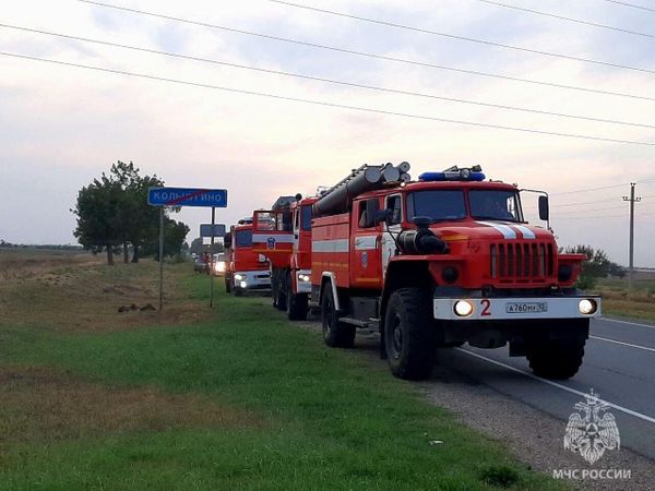 Севастопольские пожарные оказывают помощь коллегам в тушении возгорания