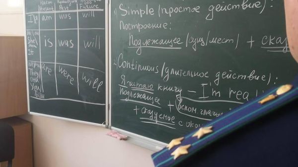 На месте нападения школьника на детей в школе Челябинска На месте нападения школьника на детей в школе Челябинска