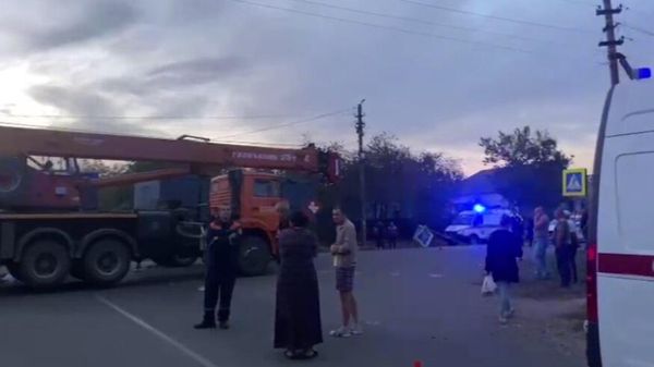 Дети попали под КамАЗ на Кубани
