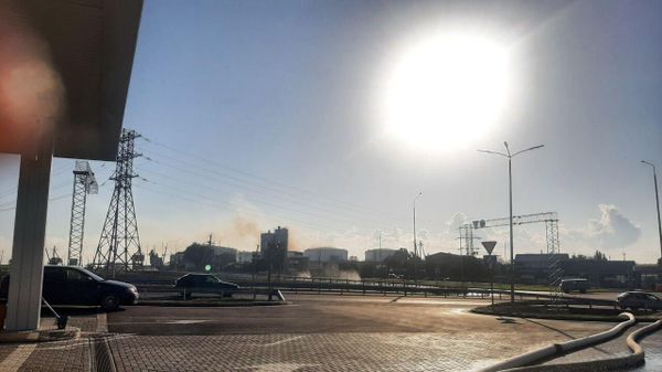 Пожар на нефтебазе в Феодосии почти потушен Пожар на нефтебазе в Феодосии почти потушен