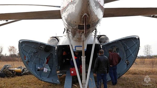 Cамолет МЧС для усиления группировки поисково-спасательной операции трех человек в Охотском море