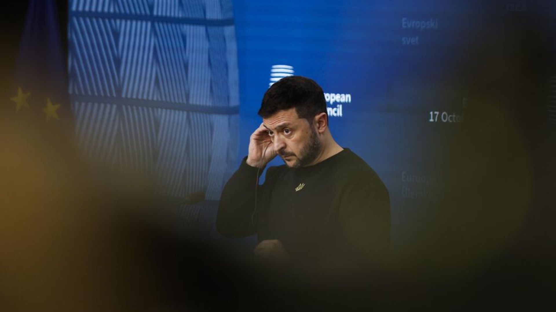 Владимир Зеленский время пресс-конференции на саммите ЕС в Брюсселе - РИА Новости, 1920, 17.10.2024