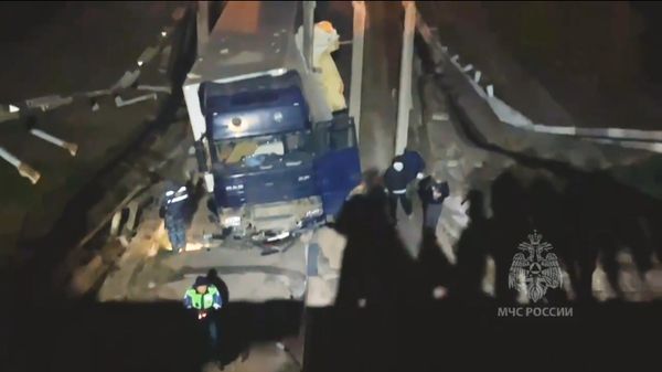 Мост рухнул в Джанкойском районе Крыма Мост рухнул в Джанкойском районе Крыма