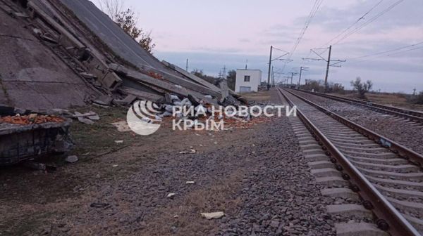 Рухнувший мост Джанкойском районе Крым Рухнувший мост Джанкойском районе Крым