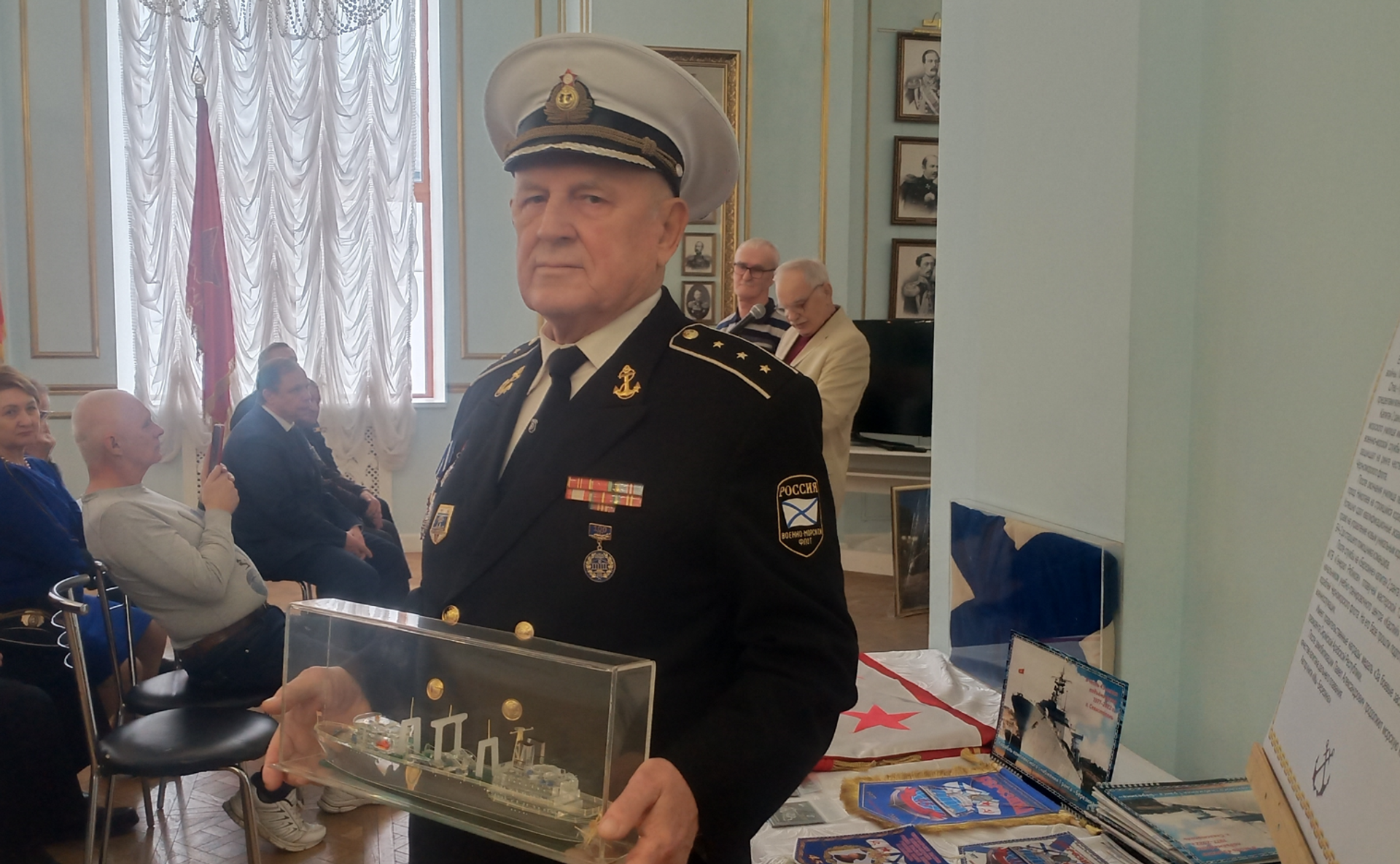 Михаил Балюков, прикомандирорванный шифровальщик ККС Березина в 1991-92 гг Михаил Балюков, прикомандирорванный шифровальщик ККС Березина в 1991-92 гг - РИА Новости, 1920, 03.12.2024
