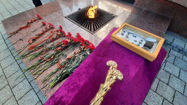 Торжественная церемония передачи останков бойца Красной Армии в Грузию в Феодосии
