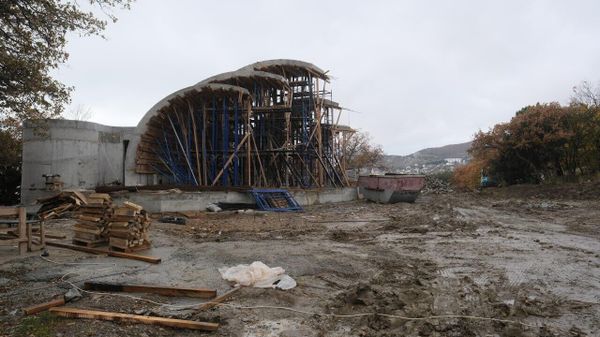 Когда в Алупке завершат благоустройство Милютинского парка