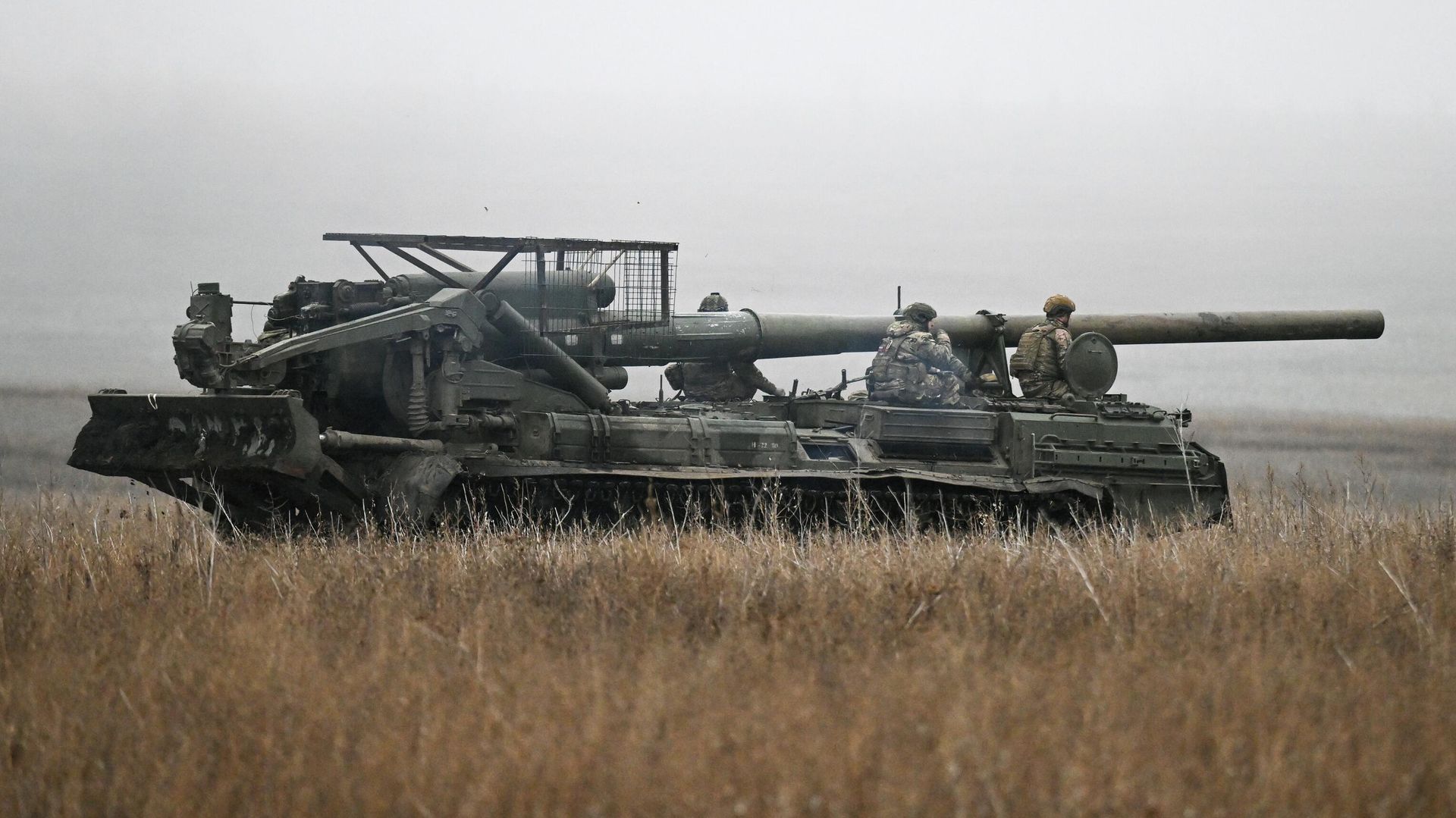 Боевая работа САУ 2С7М Малка группировки войск Центр на Красноармейском направлении СВО - РИА Новости, 1920, 11.01.2025