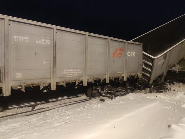 В Бурятии сошли с рельсов 22 вагона грузового поезда