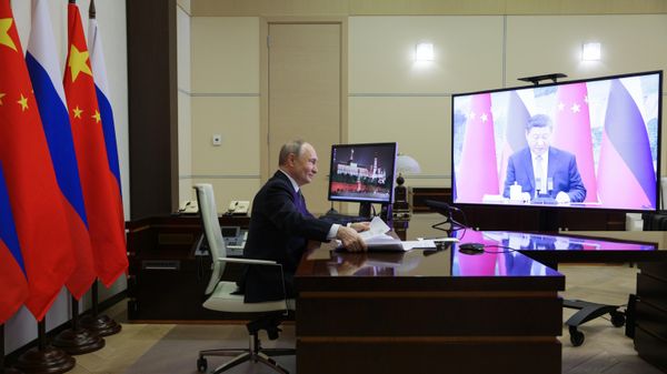 Президент Владимир Путин провел переговоры с председателем КНР Си Цзиньпином в формате видеоконференции