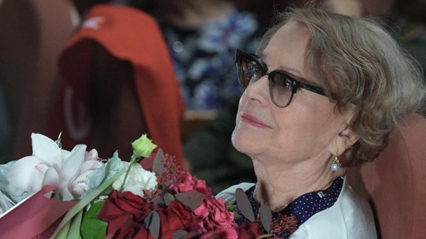  Актриса Валентина Талызина во время сбора труппы Театра имени Моссовета перед началом нового театрального сезона.