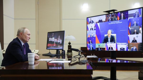 Президент Владимир Путин провел совещание с членами правительства РФ