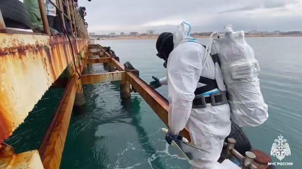 Водолазы МЧС России обследуют акваторию Черного моря в зоне ЧС